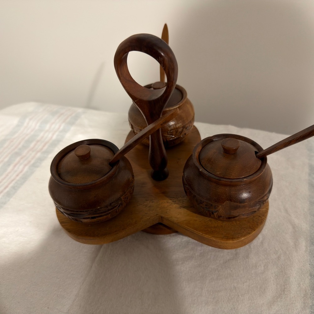 1960's Vintage Tiki Wood Lazy Susan with 3 Wood Condiment Jars And Spoons - Picture 13 of 14